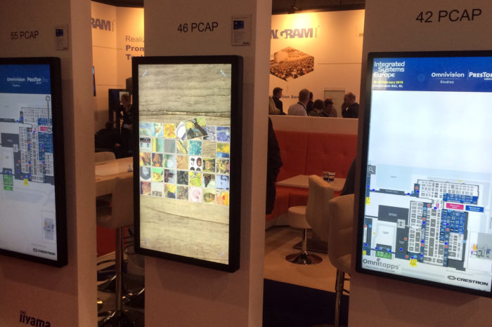 Nowe ekrany digital signage produkcji iiyama. Japońska firma obiecuje lepszą jakość obrazu i skuteczniejszą obsługę dotykową, nawet jeśli ekran znajdzie się za dodatkowym szkłem.