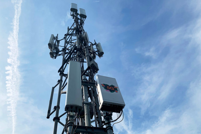 Przeciwnicy 5G ponownie atakują. Po zniszczeniu masztów w Wielkiej Brytanii, teraz miłośnicy teorii spiskowych dewastują infrastrukturę GSM w Holandii.