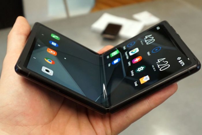 TCL zaprezentowało koncepcyjny, składany telefon. Bardziej przystępny cenowo smartfon przyszłości?