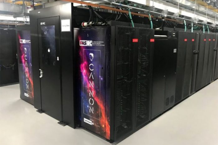 Lenovo oraz Intel dostarczają technologie do pierwszego chłodzonego cieczą superkomputera Działu Badań Komputerowych na Uniwersytecie Harvarda.