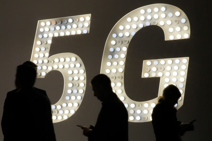 Hiszpania odkłada aukcję pasm dla 5G. Przesunięcie wdrożenia nowego systemu łączności wywołane jest wyjątkowo trudną sytuacją epidemiczną w kraju.