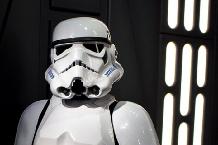 Ataki phishingowe i szkodliwe programy wykorzystują premierę najnowszego epizodu słynnej gwiezdnej sagi, wysyp fałszywych stron oraz zainfekowanych plików z filmem, który dopiero co wszedł na ekrany.