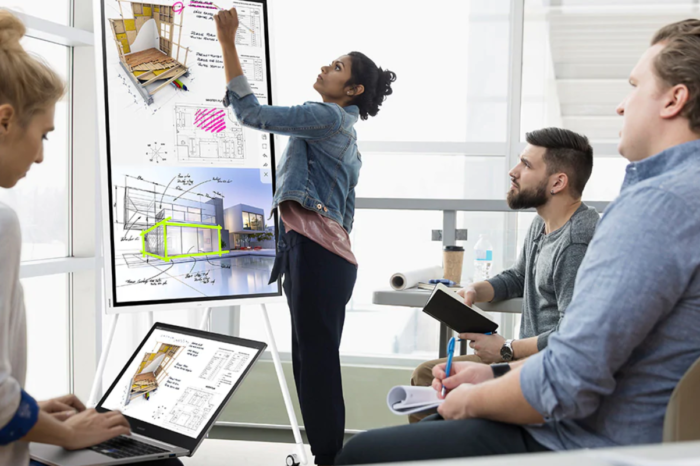 Samsung prezentuje nowy model cyfrowego flipcharta. Samsung Flip 2 pojawi się w dwóch wersjach: 55- i 65-calowej.