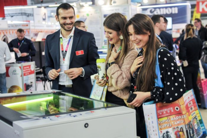 Innowacje Canon 2020 podczas lutowych Targach Reklamy i Druku RemaDays 2020 - Najszybsze na rynku drukarki oraz urządzenie z atrakcyjną funkcją matowego lub błyszczącego wykończenia.