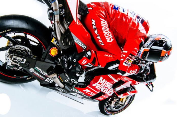 Motorola informuje 0 nawiązaniu rocznego globalnego partnerstwa z Ducati — światowym liderem innowacyjności na rynku motocyklowym.