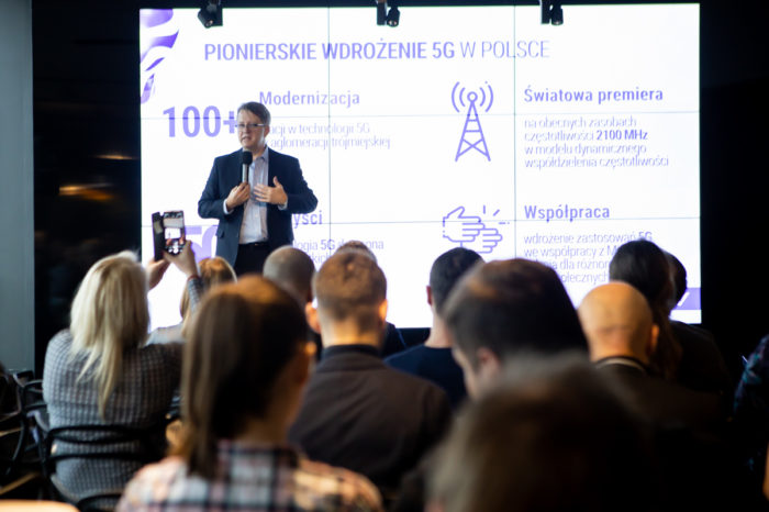 Play w związku z 5G, zdecydował się na przygotowanie wydzielenia swojej obecnej i przyszłej pasywnej infrastruktury sieciowej oraz utworzenia do jej obsługi dedykowanej spółki zależnej TowerCo.