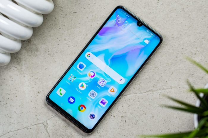 Nowy smartfon Huawei z pełnymi usługami Google? Czym dokładnie jest P30 Lite New Edition i dlaczego udało mu się ominąć amerykańską blokadę?