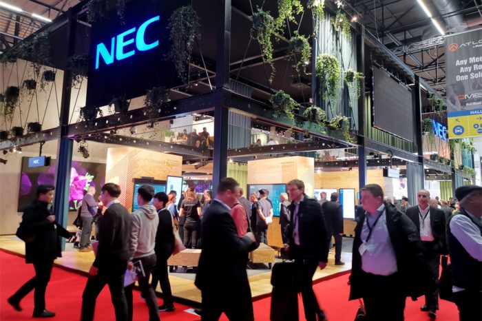 ISE 2020: NEC prezentuje szereg rozwiązań z zakresu digital signage m.in. projektory do wizualizacji na dużych obiektach, stół dotykowy i platformę analityki dla biznesu.