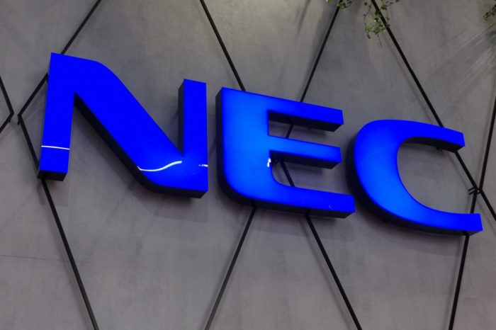 W wyniku współpracy NEC Display Solutions i BrightSign, pełna gama wielkoformatowych monitorów NEC z serii MultiSync V jest teraz dostępna z odtwarzaczem multimedialnym BrightSign, zgodnym ze standardem OPS.