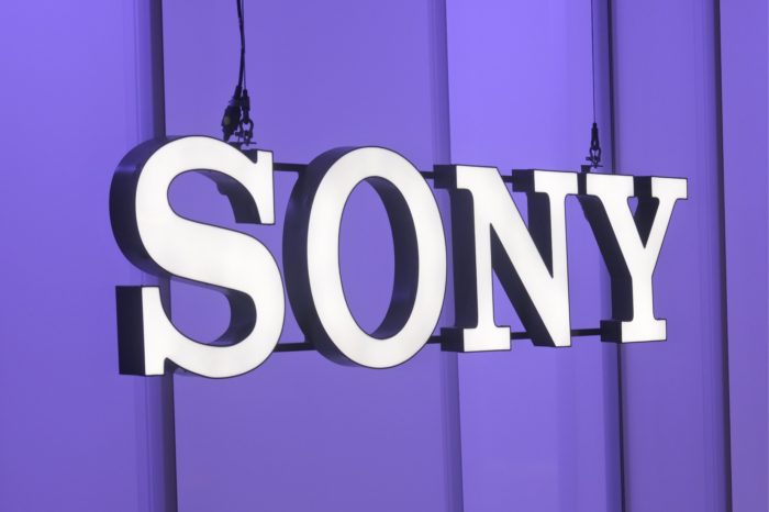 Sony dołącza do grona firm, które promują swoimi usługami pozostawanie w domu. Sony Interactive Entertainment prezentuje inicjatywę: Play At Home.
