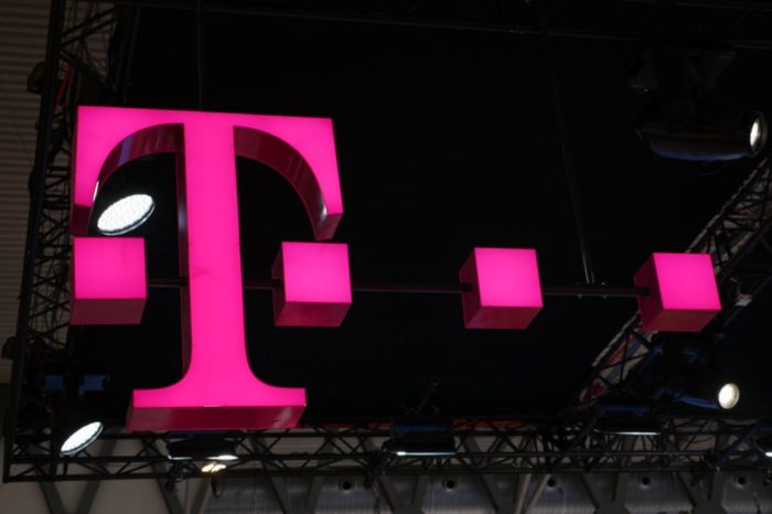 T-Mobile ogłasza uruchomienie komercyjnej sieci 5G! Klienci T-Mobile już od jutra będą mogli podłączyć się do sieci 5G, a do końca czerwca sieć 5G obejmie swoim zasięgiem 6 mln osób!