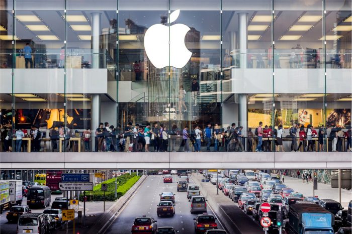 Apple ponownie otwiera wszystkie swoje 42 sklepy w Chinach, ponad miesiąc po tym, jak zamknięto je po z powodu koronawirusa.