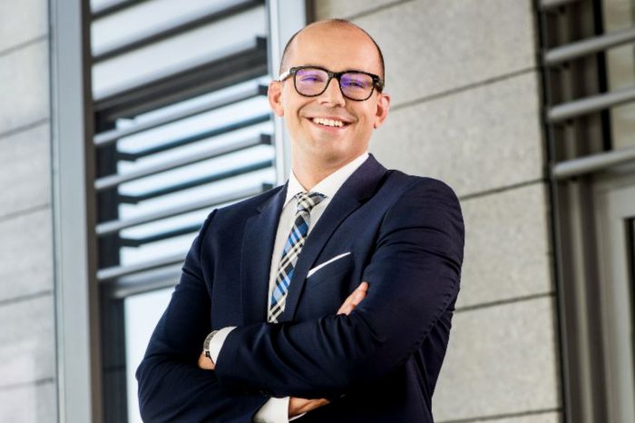 Urząd Komunikacji Elektronicznej (UKE) oczekuje 1,9 mld zł wpływu do budżetu z planowanej aukcji częstotliwości 5G.