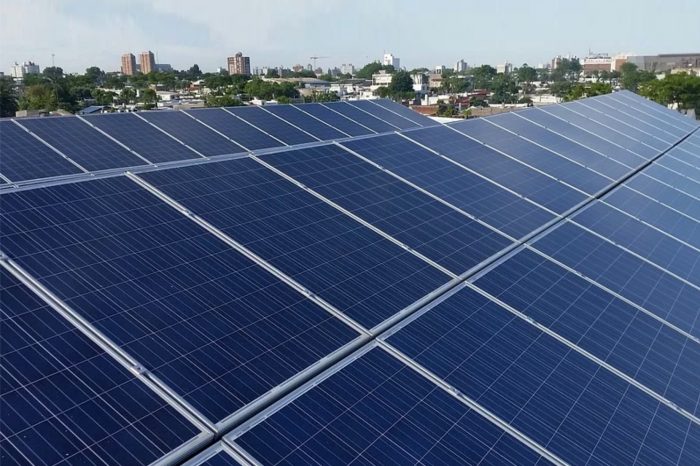 Sztuczna inteligencja od Huawei w największej w regionie inwestycji w fotowoltaikę. Huawei podpisał umowę sprzedaży falowników serii SUN2000 105KTL jednemu z liderów branży fotowoltaicznej, firmie R.POWER.