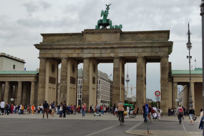 Niemcy zwracają się w stronę rozwiązania oferowanego przez Apple i Google w zakresie śledzenia kontaktów użytkowników smartfonów.