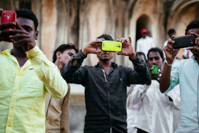 Interesujące dane z jednego z największych rynków smartfonowych świata. W Indiach, gdzie bezapelacyjnie króluje Xiaomi, właśnie zmienił się wicelider. Dość zaskakujące jest, kto sprzedaje aż tyle smartfonów w tym kraju.