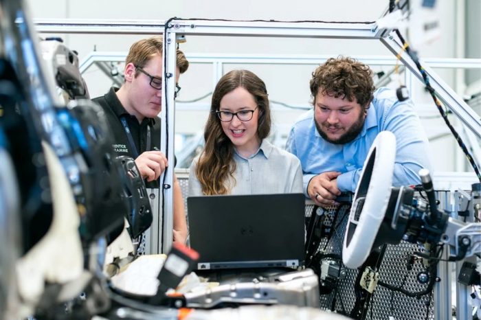 Jak wygląda sytuacja specjalistów i menedżerów podczas pandemii Covid-19 w sektorze produkcyjnym? Sprawdź wyniki najnowszego badania „Puls rynku pracy specjalistów i menedżerów”, przeprowadzone przez Antal.