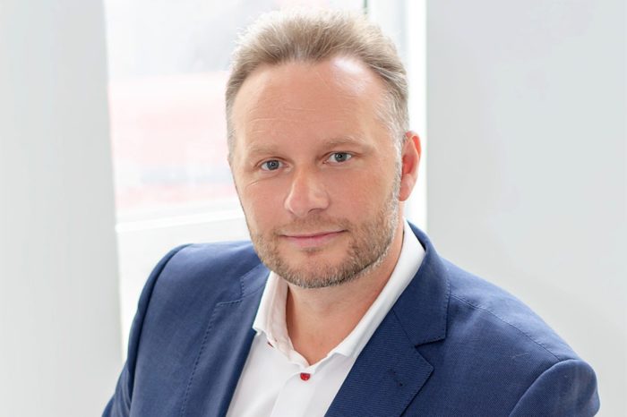 Simple S.A. wspiera szpitale w walce z pandemią, przekazując nieodpłatnie pakiet rozwiązań umożliwiających pracę zdalną i obsługę pacjentów.