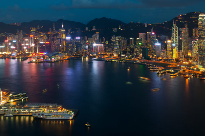 Prezydent USA, Donald Trump odbiera Hongkongowi specjalny status handlowy, dramatycznie nasilając napięcia między USA i Chinami.