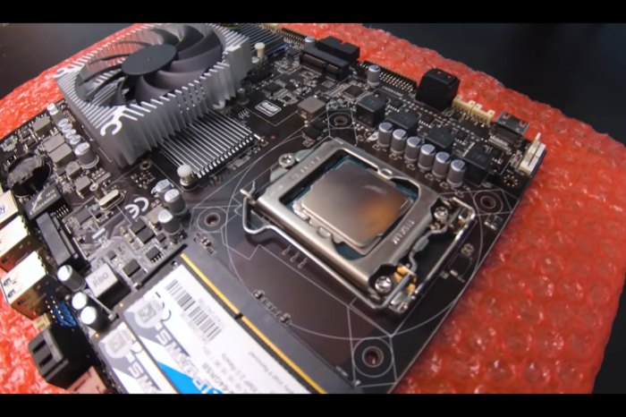 Ciekawostka sprzętowa: miniaturowa płyta główna Zeal-All ZA-SK1050 znaleziona przez znanego technologicznego youtubera, łączy stary chipset Intela B150 z kartą graficzną GeForce GTX 1050Ti.