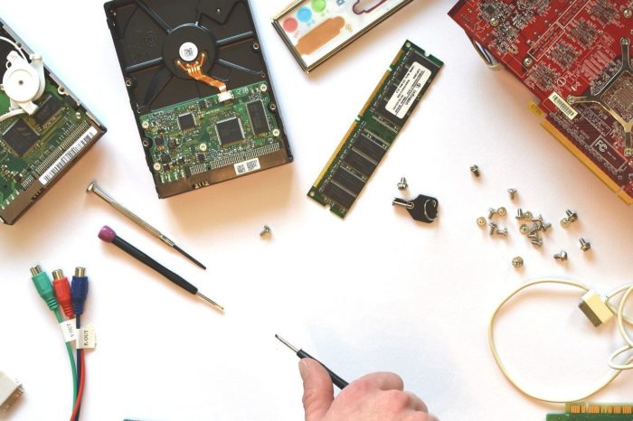 Fixit podpowiada co zrobić z zepsutą elektroniką w czasach ograniczonego kontaktu, wymuszonego epidemią koronawirusa.