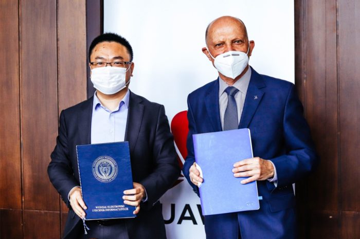 Huawei Polska i Politechnika Warszawska podpisały porozumienie o współpracy, gwarantującą wymianę doświadczeń oraz wspólne działania w zakresie rozwoju Sztucznej Inteligencji.