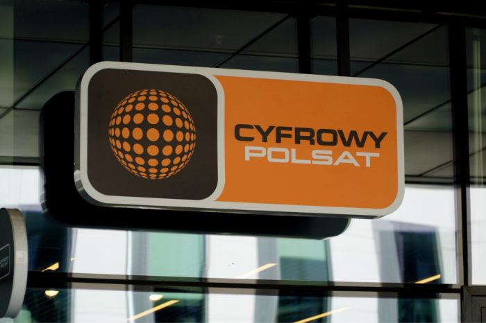 Komisja Europejska wszczęła szczegółowe postępowanie mające ocenić, czy przydzielenie Sferii (należącej do grupy kapitałowej Cyfrowy Polsat) bloku częstotliwości na świadczenie usług 4G było zgodne z unijnymi zasadami.