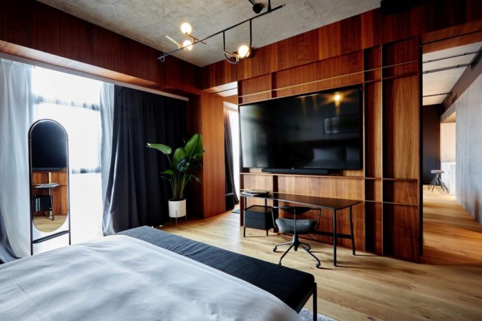 Telewizory hotelowe premium od LG w Nobu. Luksusowy hotel Nobu w Warszawie wybiera stylowe telewizory premium 98 i 86-calowe o rozdzielczości 4K marki LG.