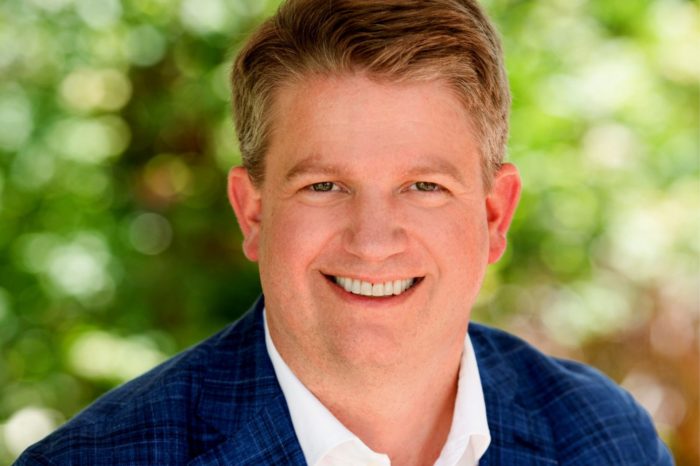 Zmiany w zarządzie Poly. Dave Shull został powołany na stanowisko CEO, Robert Hagerty pozostaje członkiem zarządu, odpowiedzialnym za nadzór nad zespołami Zarządzania oraz Strategii, a także Fuzji i Przejęć.