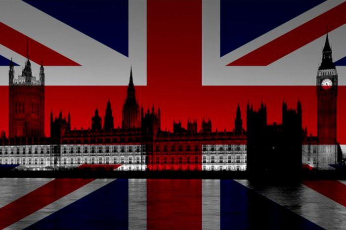 Brytyjskie ministerstwo finansów w ogniu krytyki po tym jak ujawniono, że ​​planowano obniżyć podatek od cyfrowych gigantów technologicznych, takich jak Facebook czy Google.