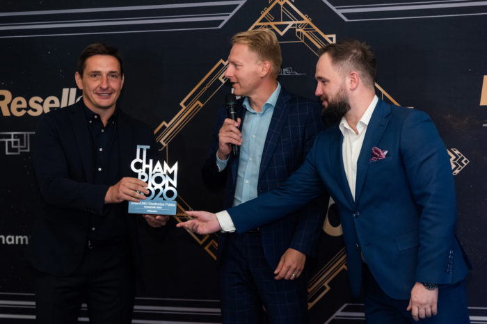IT Champions 2020 – sylwetki nagrodzonych. Samsung bezapelacyjnym zwycięzcą w trzech kategoriach Digital Signage, Wdrożenie Roku oraz Program Partnerski Roku.