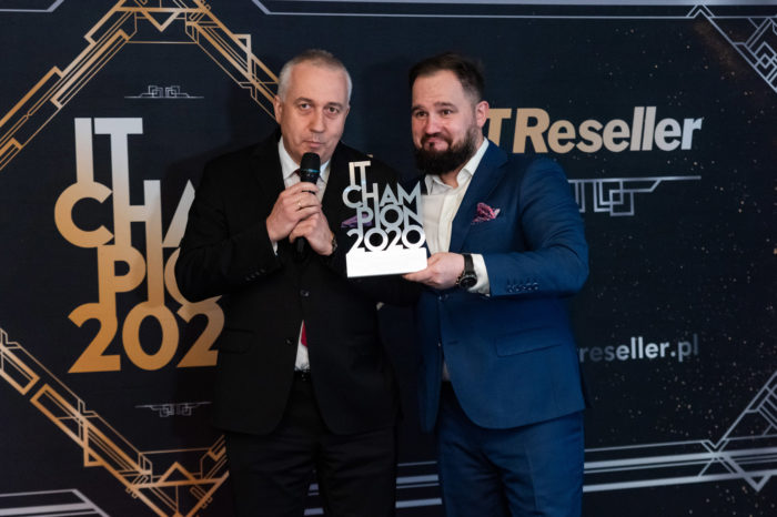 IT Champions 2020 - sylwetki laureatów. Hewlett Packard Enterprise pewnie zwycięża w dwóch kategoriach, dla najlepszego producenta  Infrastruktury IT oraz Chmury Hybrydowej.