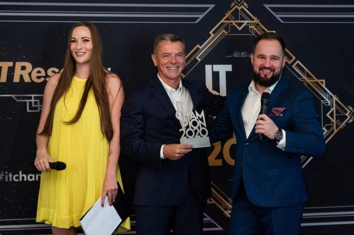 IT Champions 2020 - sylwetki laureatów. AB S.A. z tytułem Dystrybutor Roku. Niekwestionowany lider dystrybucji w Polsce został uhonorowany także nagrodą specjalną za działalność CSR w dobie pandemii.