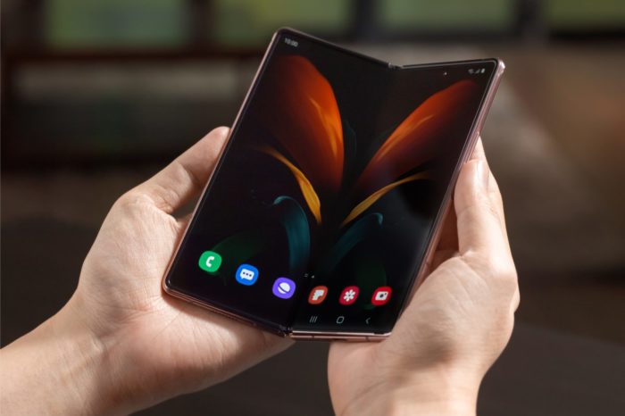 Samsung ma w tym roku kontrolować 80% rynku składanych smartfonów. Seria Galaxy Flip ma szansę na zostanie najlepiej sprzedającym się "składakiem" w tym roku.