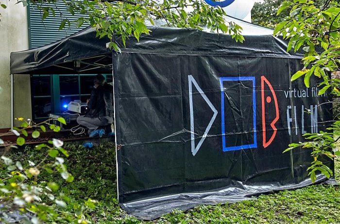 Plenery Film Spring Open to unikatowe na skalę nie tylko Polski, ale i Europy, warsztaty twórców filmowych oparte o nowe technologie i narzędzia. W tym roku, ze względu na pandemię, w większości odbywały się one w formule online.