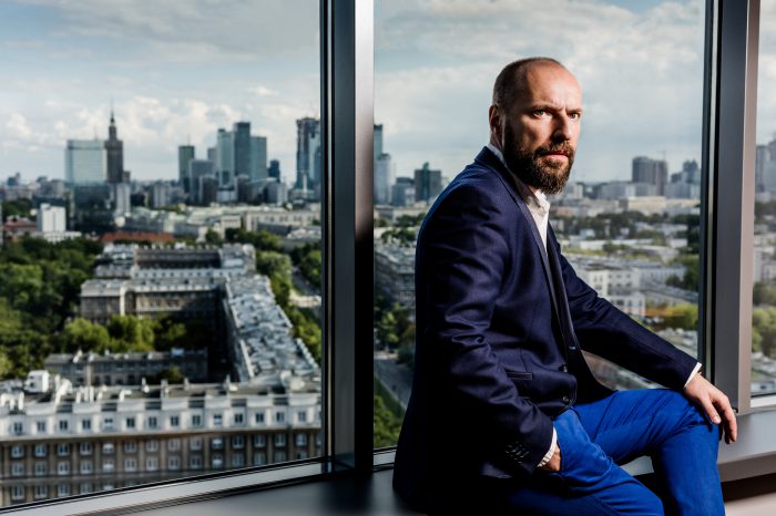 AI karmi się danymi, bez odpowiedniej bazy informacji, sztuczna inteligencja nie znajdzie zastosowania w biznesie, przestrzega Piotr Kawecki, Prezes Zarządu ITBoom.