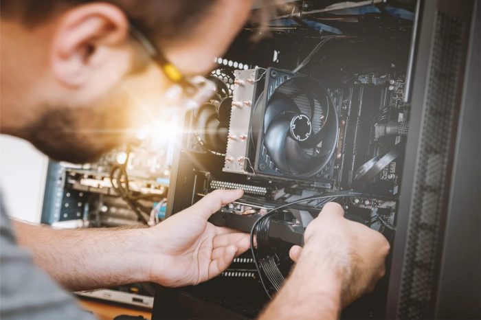 Stereotypowy wizerunek informatyka (introwertczny, niekomunikatywny, pracujący w samotności) jest dobrze znany i utrwalony w społecznej świadomości. W rzeczywistości ma niewiele wspólnego z prawdą.