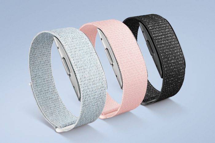 Inteligentna opaska sportowa Amazon Halo wchodzi na rynek. Urządzenie potrafi wspomóc trening, ale też zmierzy zawartość tłuszczu w organizmie.