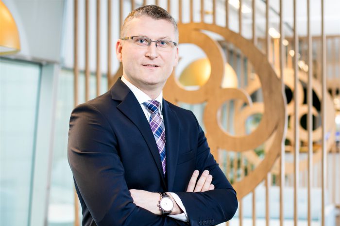 Aukcja 5G i potencjalne transakcje infrastrukturalne kluczowe dla sektora ITC w 2021 r, zdaniem head of research w Haitong Bank, Konrada Księżopolskiego.