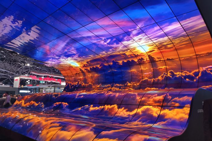 Rynek Digital Signage w cieniu pandemii, ubiegły rok uświadomił wszystkim jak dynamiczna musi być komunikacja z klientem. Sprawdź, jak zdaniem ekspertów wygląda dzisiaj rynek Digital Signage & AV.