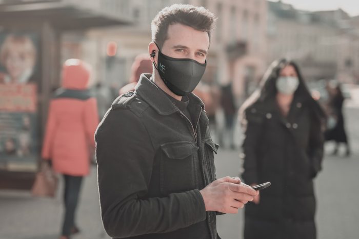 CES 2021: To chyba jedna z najdziwniejszych nowości tych targów. MaskFone to gadżet godny naszych czasów: maska ułatwiająca prowadzenie rozmów telefonicznych.