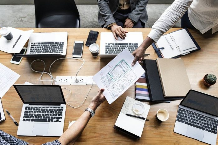 Na jaki zawód warto postawić w 2021? IMF Business School wytypowała 5 profesji