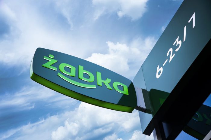 Żabka to coś więcej niż sklep, to mini centrum usługowo-handlowe pełne innowacji. Sieć dzięki partnerstwu strategicznemu z Microsoft wykorzystuje potencjał nowych technologii.