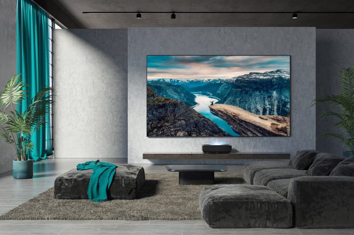 Hisense prezentuje pierwszy na rynku telewizor laserowy Hisense 88L5V Sonic Screen Laser TV z ekranem dźwiękowym wyposażonym w system DML rozpraszający dźwięk (Distributed Mode Loudspeaker).