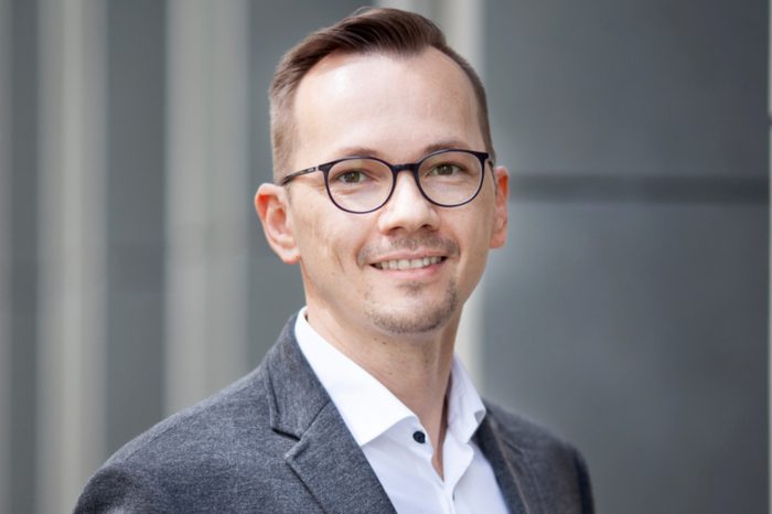 Łukasz Jęczmiński, ekspert z wieloletnim doświadczeniem w planowaniu i prowadzeniu projektów transformacji złożonych środowisk IT, dołącza jako CTO do Altkom Software & Consulting.