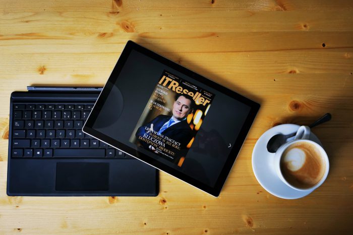 RECENZJA: Microsoft Surface Pro 7+ czyli biznesowy, bezgłośny 2-w-1 z odłączaną klawiaturą, który podbił moje geekowskie serce.