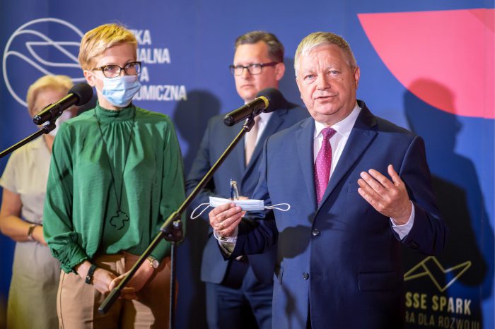 Współpraca startupów i inwestorów - 45 firm dołączyło do Łódzkiej Specjalnej Strefie Ekonomicznej, oficjalnie w Łódzkiej SSE zostało powitanych 26 inwestorów i 19 startupów.