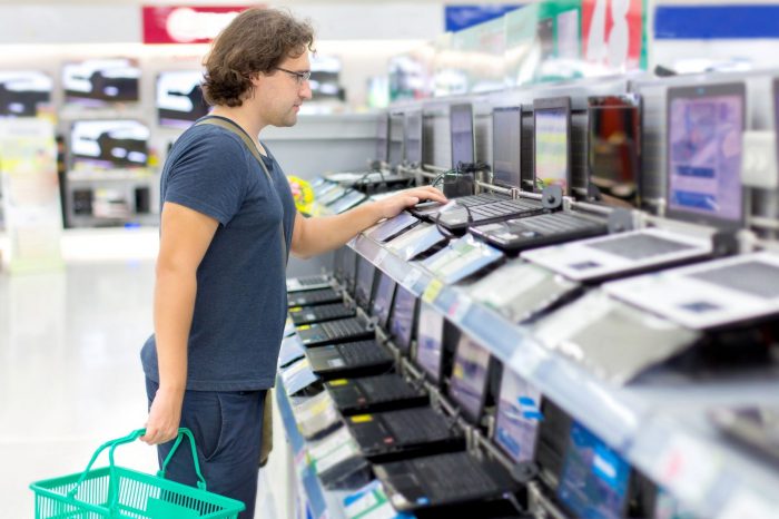 Wiemy dlaczego ceny laptopów rosną. Co więcej znów zaczęły drożeć. Czy to początek zapowiadanego wzrostu cen? Sprawdźmy, co się za tym kryje.