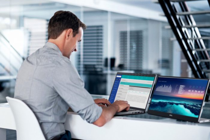 Dell Technologies wprowadza do oferty nowy przenośny monitor oraz specjalną linię monitorów, które poprawiają jakość wideokonferencji prowadzonych z domu.