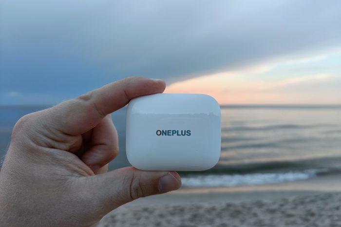 RECENZJA: Słuchawki bezprzewodowe OnePlus Buds Pro. Aktywne tłumienie szumów vs Bałtyk.